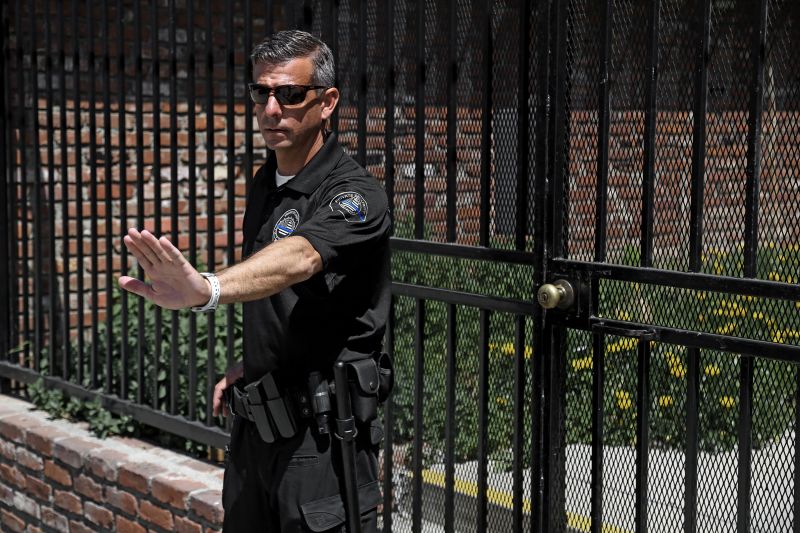 The Difference Between Security Guards And Executive Protection